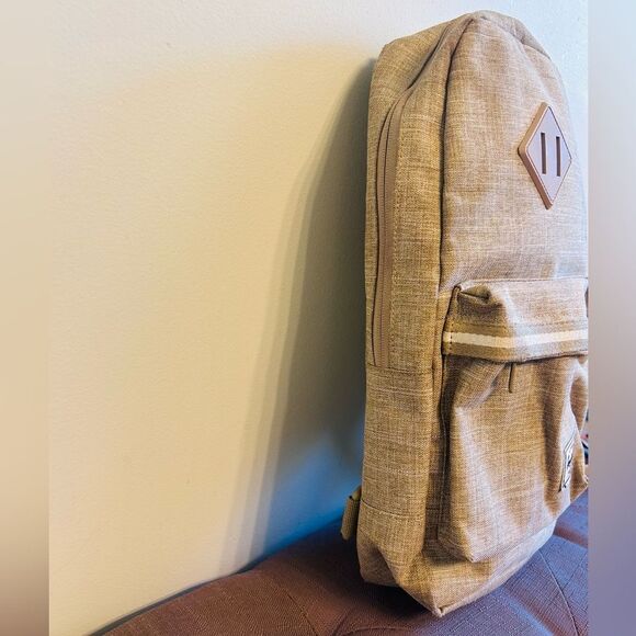 Herschel Supply Company  Oatmeal/Tan One Strap Shoulder Bag Backpack! - Picture 2 of 6